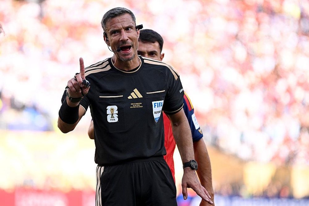 Gjyqtari i finales s&euml; Bot&euml;rorit 2026 t&euml;rhiqet nga arbitrimi pas