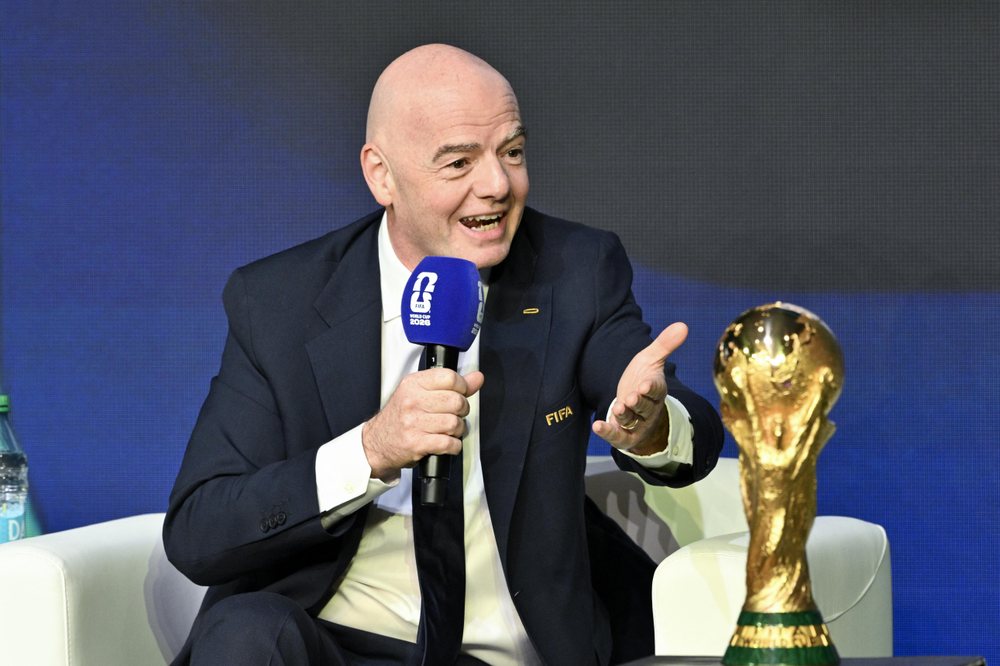 Infantino hap der&euml;n p&euml;r nj&euml; Bot&euml;ror me 64 ekipe: &Ccedil;do