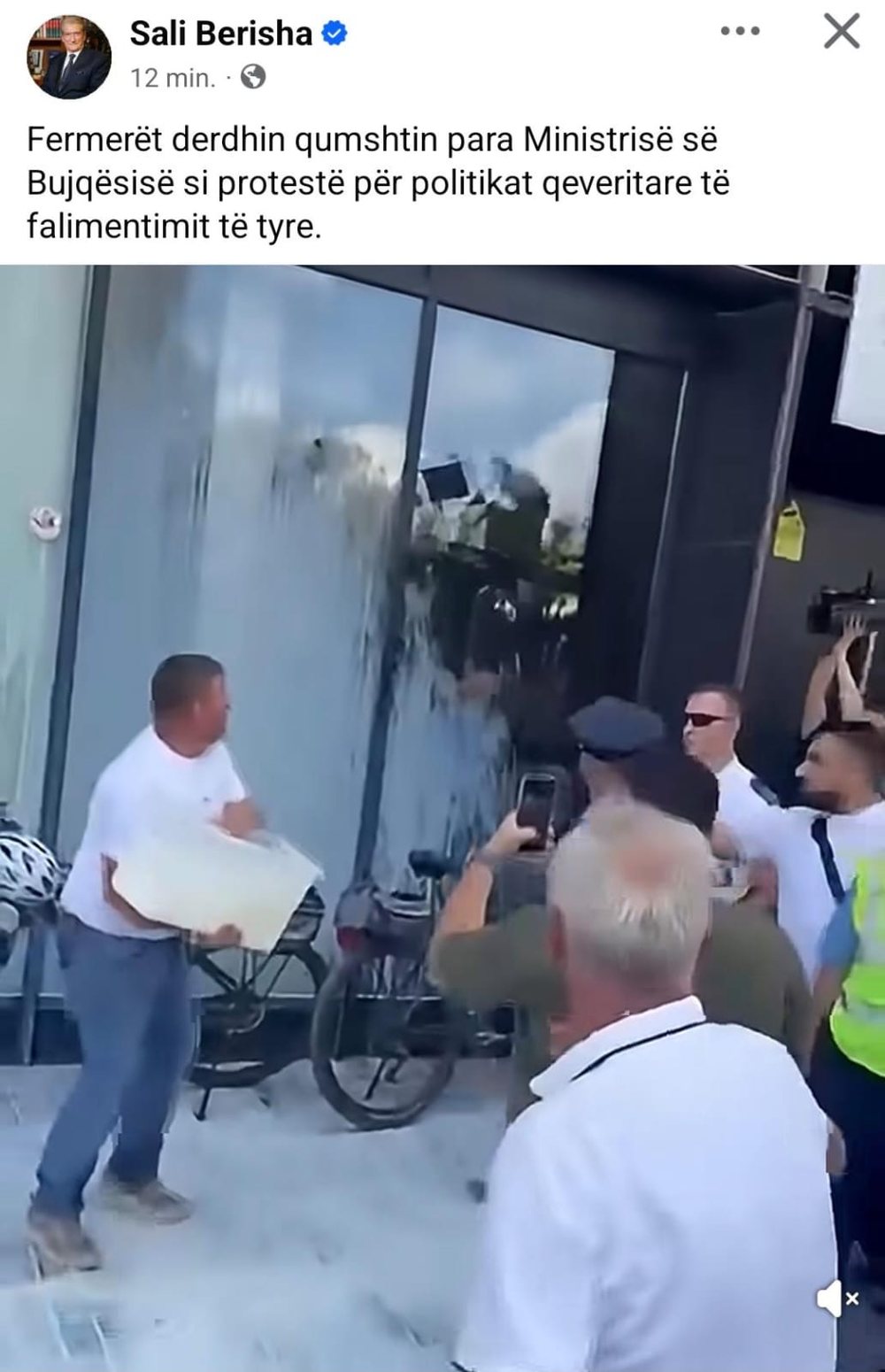 Fake News me "import", Sali Berisha p&euml;rdor protest&euml;n e