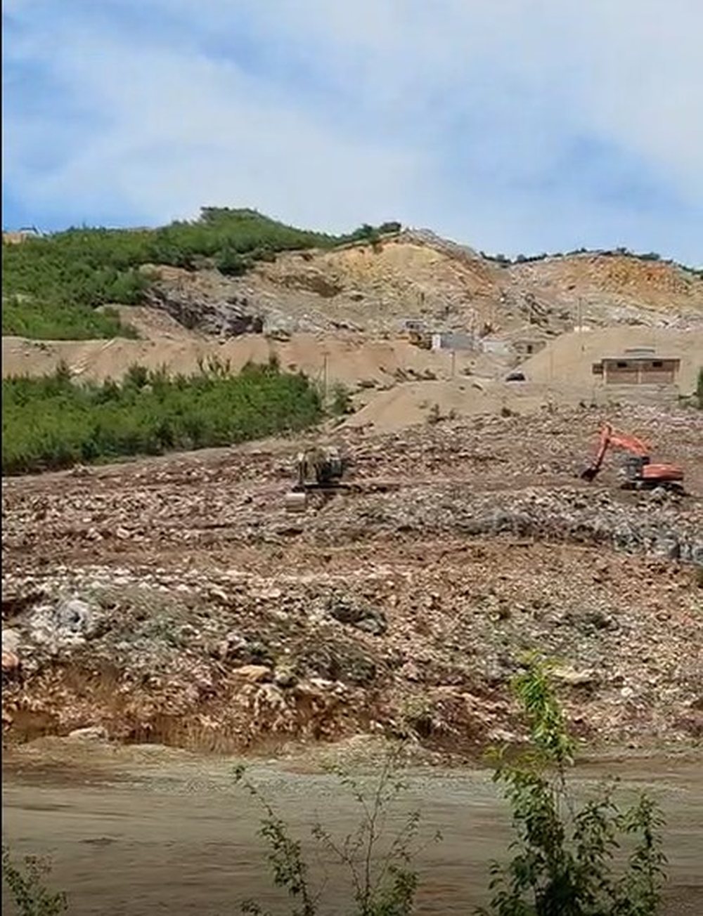 Denoncim nga Pashkasheshi: &ldquo;Guroret po na mbysin me pluhur&rdquo;,