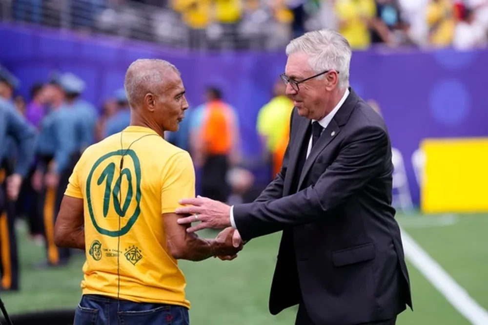 Romario shp&euml;rthen ndaj Ancelottit: Do t'ia grisja kontrat&euml;n dhe