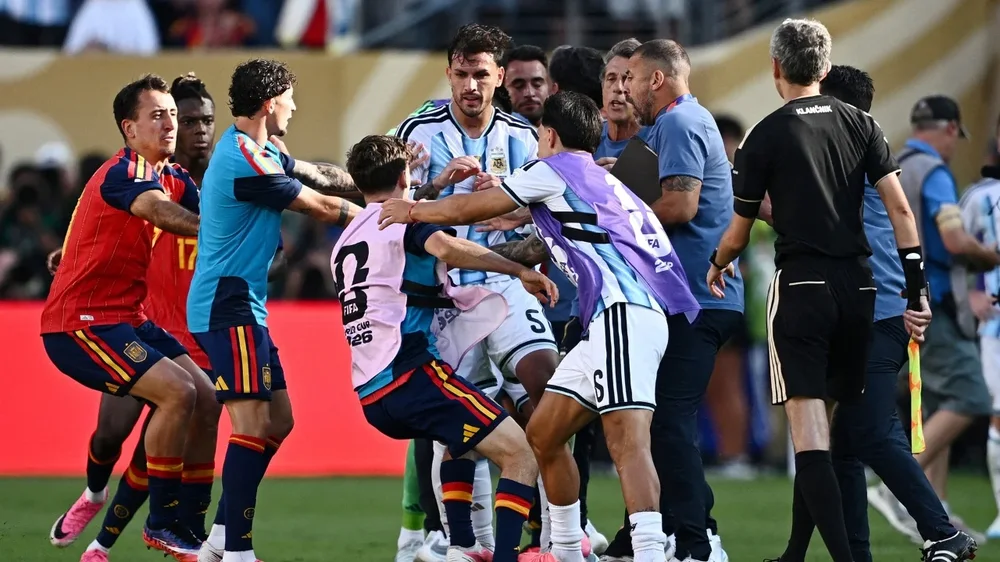 P&euml;rleshja pas finales Spanj&euml;&ndash;Argjentin&euml;, FIFA pritet