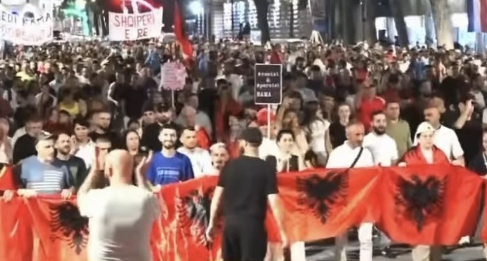Dita e 56-t&euml; e protest&euml;s/ &ldquo;Besa&rdquo; nuk i bind protestuesit,
