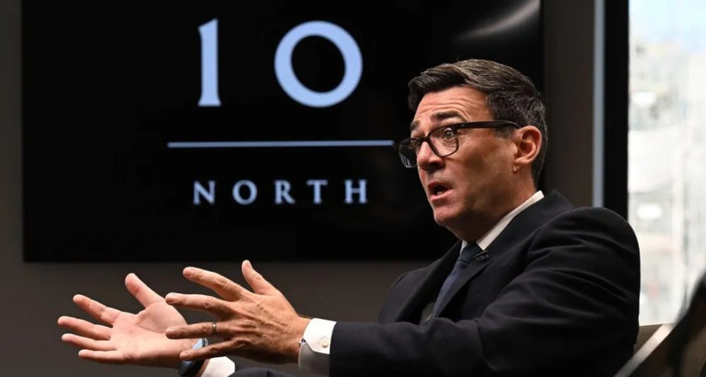 Burnham flet p&euml;r Trump: Do t&euml; mbroj interesat e Britanis&euml;