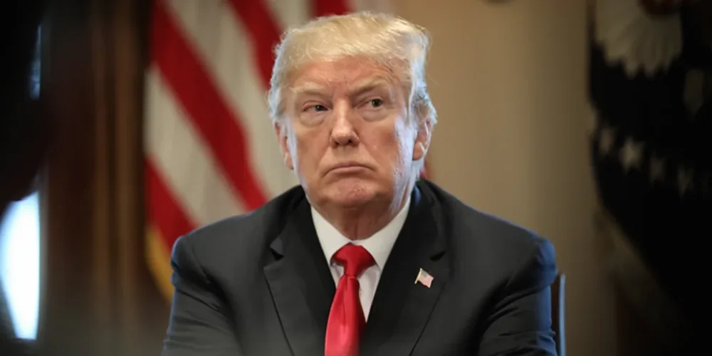 Trump pezullon sulmet ndaj Iranit: Po i japim nj&euml; shans diplomacis&euml;,