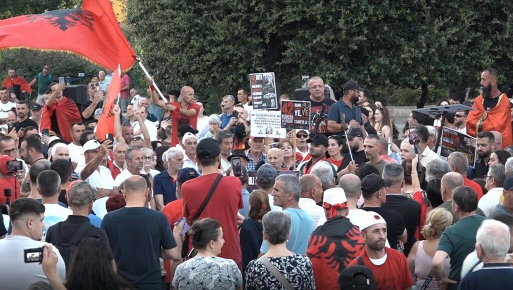 Dita e 42-t&euml; e protest&euml;s, qytetar&euml;t: Nuk ndalemi pa u larguar