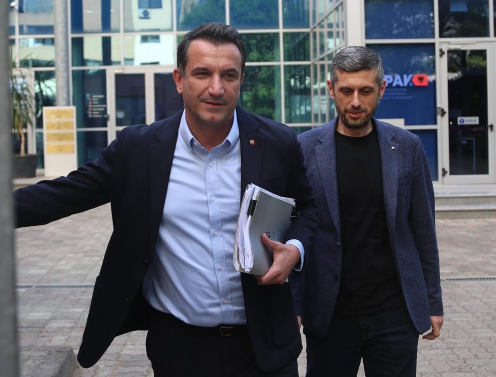 Revanshi i Veliajt nga burgu: Em&euml;ron s&euml;rish t&euml; besuarin e tij,
