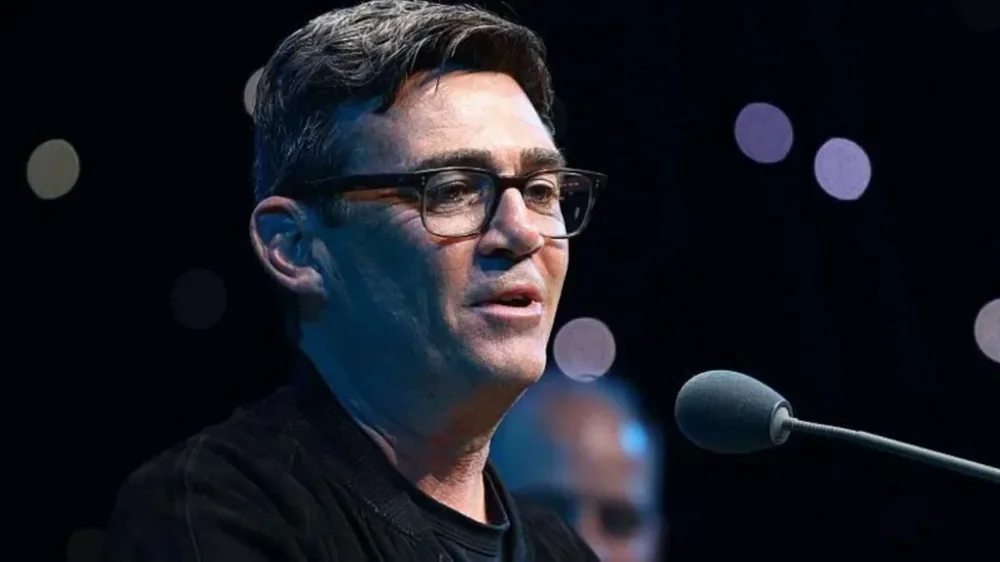 Andy Burnham nj&euml; hap larg drejtimit t&euml; Britanis&euml;, siguron