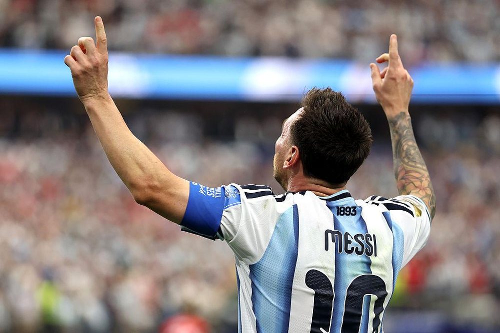 Pse Lionel Messi feston gjithmon&euml; duke treguar me gisht nga qielli?
