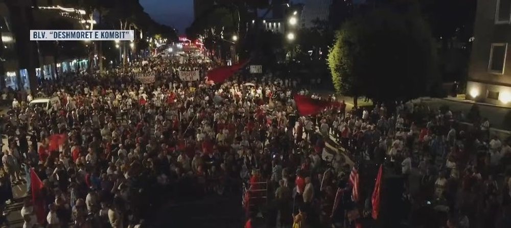 &ldquo;Kuvendi nuk na p&euml;rfaq&euml;son&rdquo;, protesta distancohet dhe