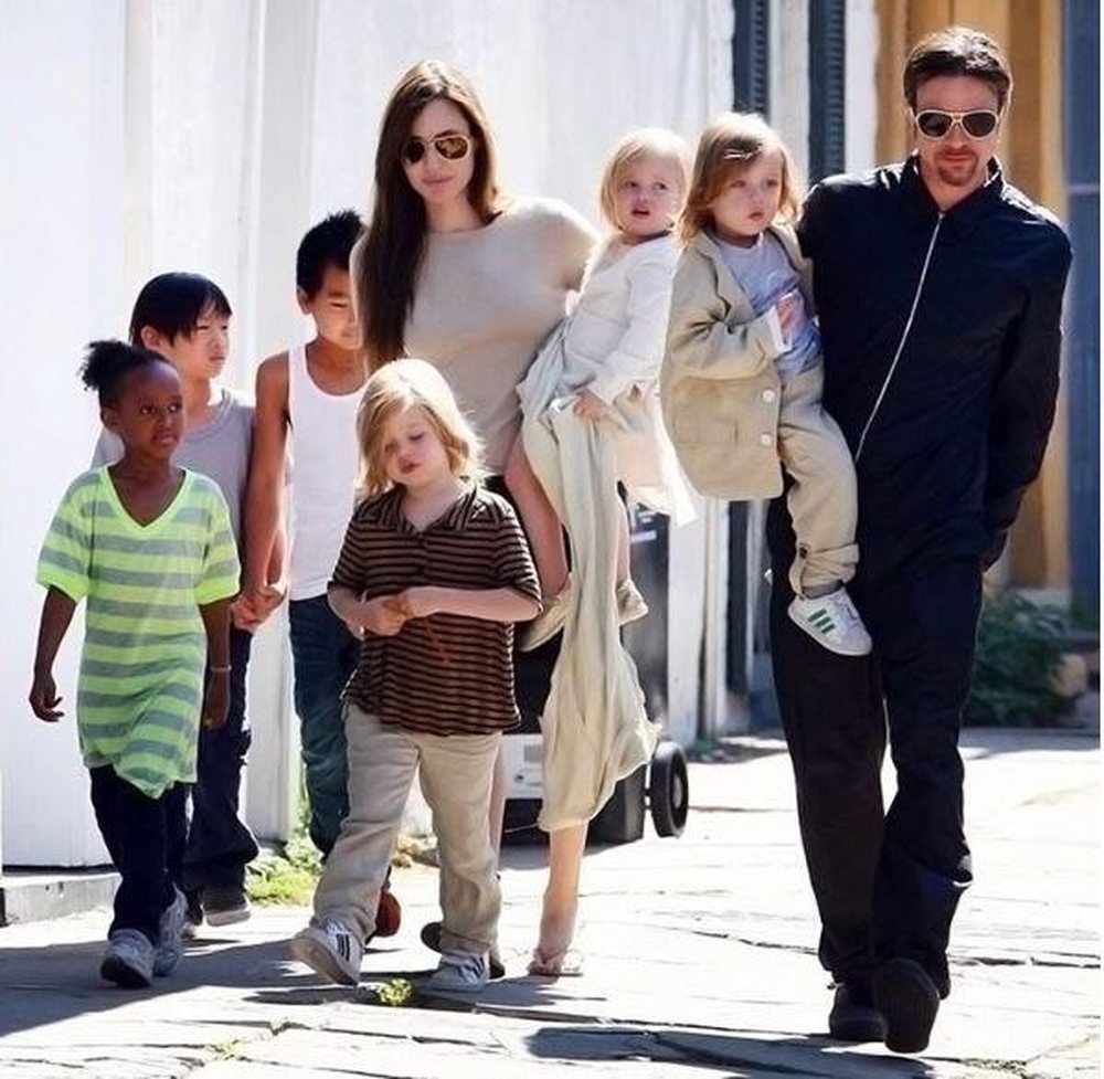 Goditje p&euml;r Brad Pitt, f&euml;mij&euml;t e tij k&euml;rkojn&euml; t&euml;
