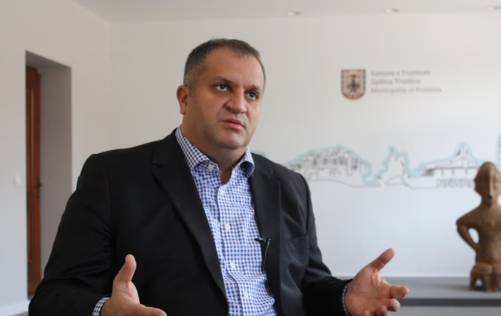 Ish-kryetari i Komun&euml;s s&euml; Prishtin&euml;s d&euml;nohet me burgim