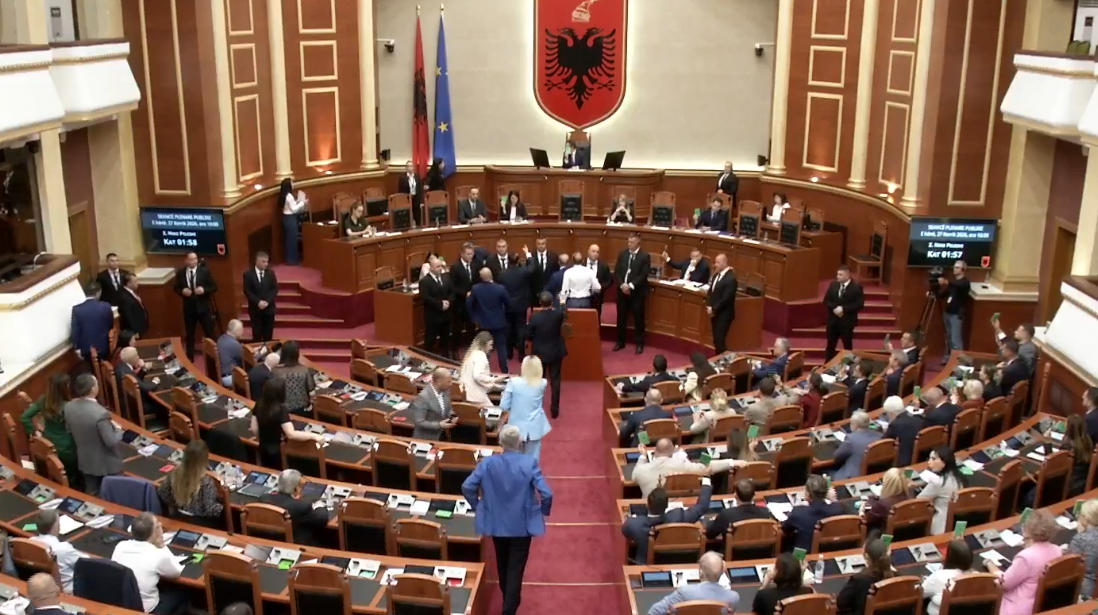 Opozita akuzon Ram&euml;n p&euml;r shkelje t&euml; Kushtetut&euml;s: Jemi pro