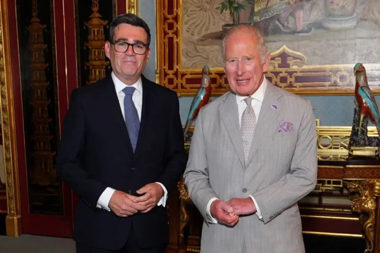 Andy Burnham merr mandatin nga Mbreti p&euml;r t&euml; formuar qeverin&euml; e