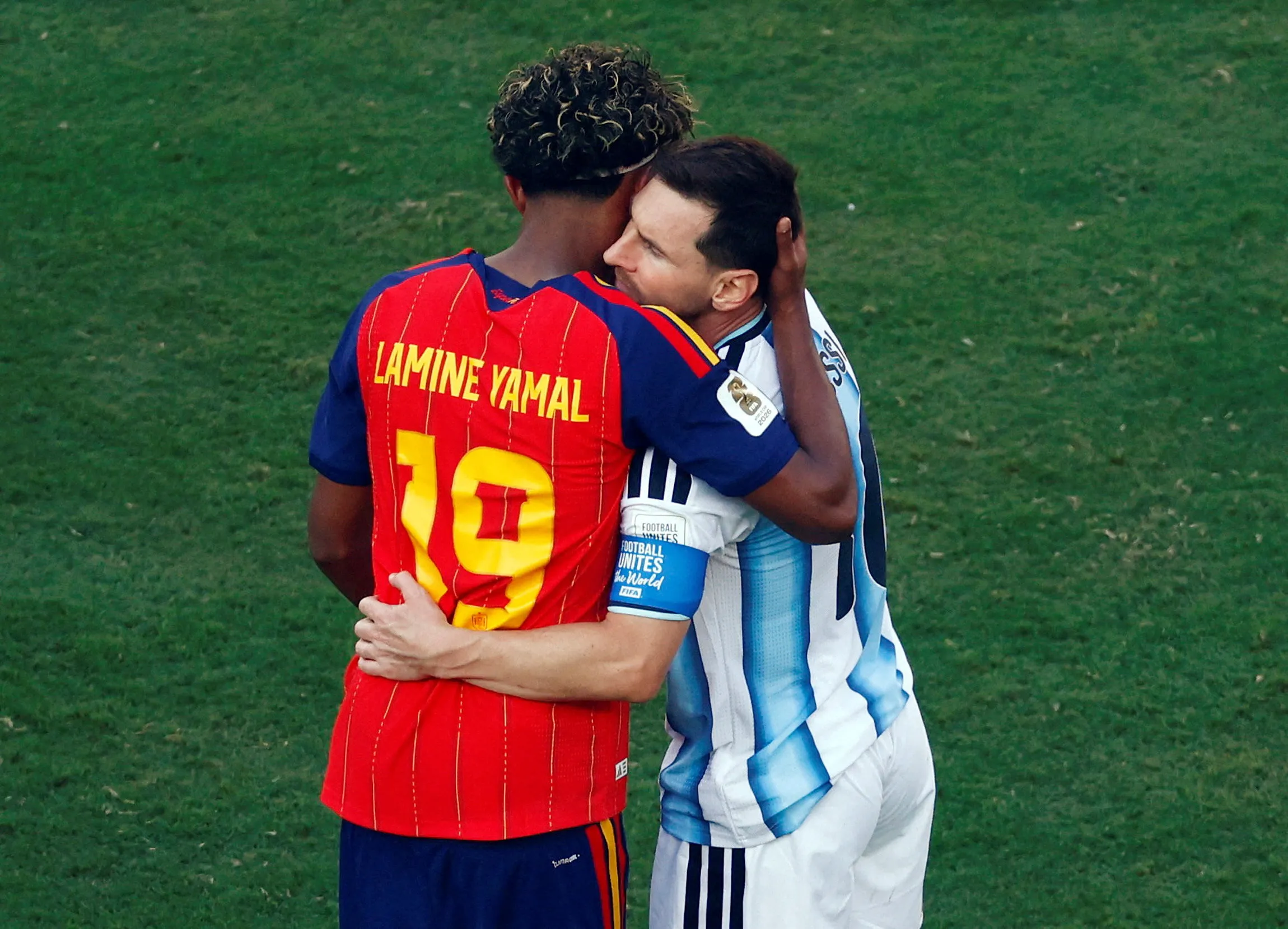 Yamal reveals what Messi told him after the final: They are worth as much as the