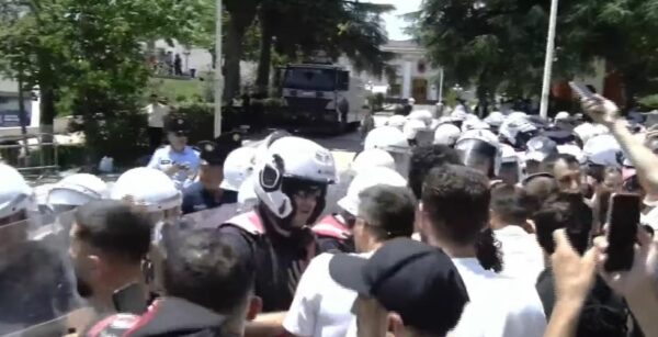 poliiciaaaaaaaaaaaaaa-600x307.jpg
