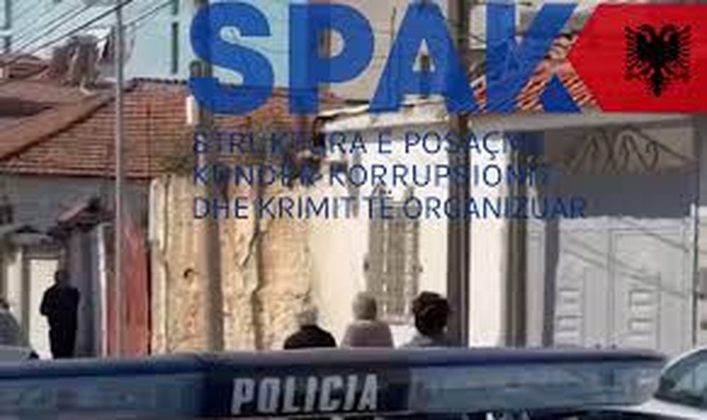 He posed as the driver of the SPAK chancellor and threatened IMT inspectors,