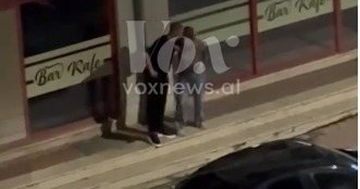  Ec futu në makinë se të      racën   Video shokuese në Tiranë  i riu dhunon barbarisht një vajzë 