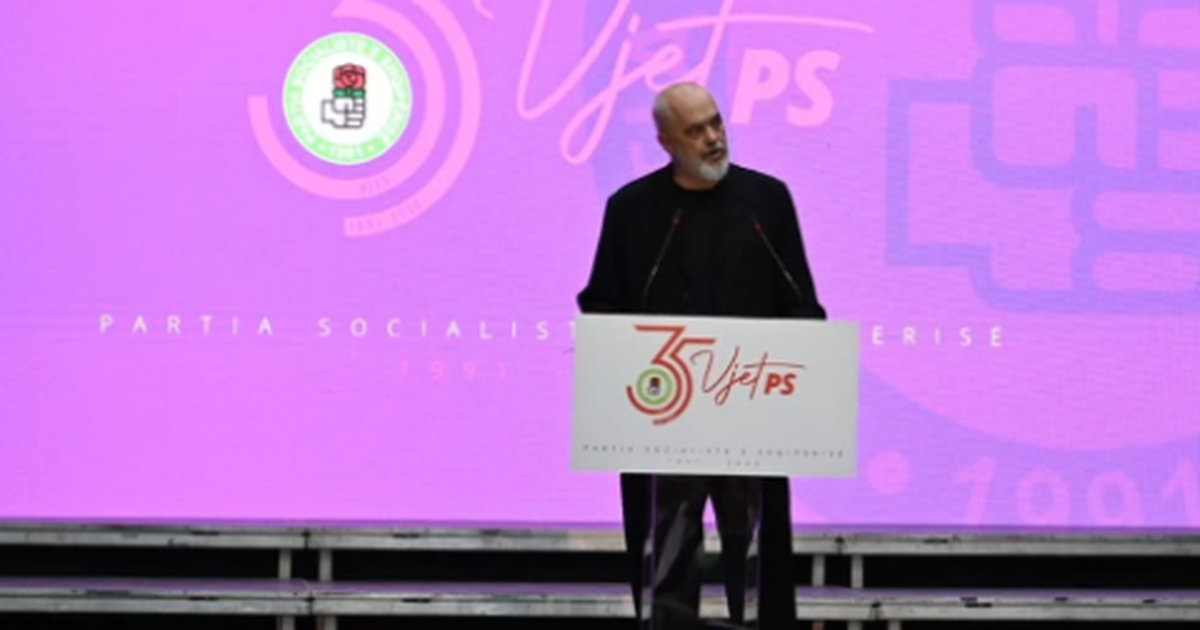 Edi Rama nxjerr socialistët në Tiranë  pak metra larg protestuesve që kërkojnë largimin e tij