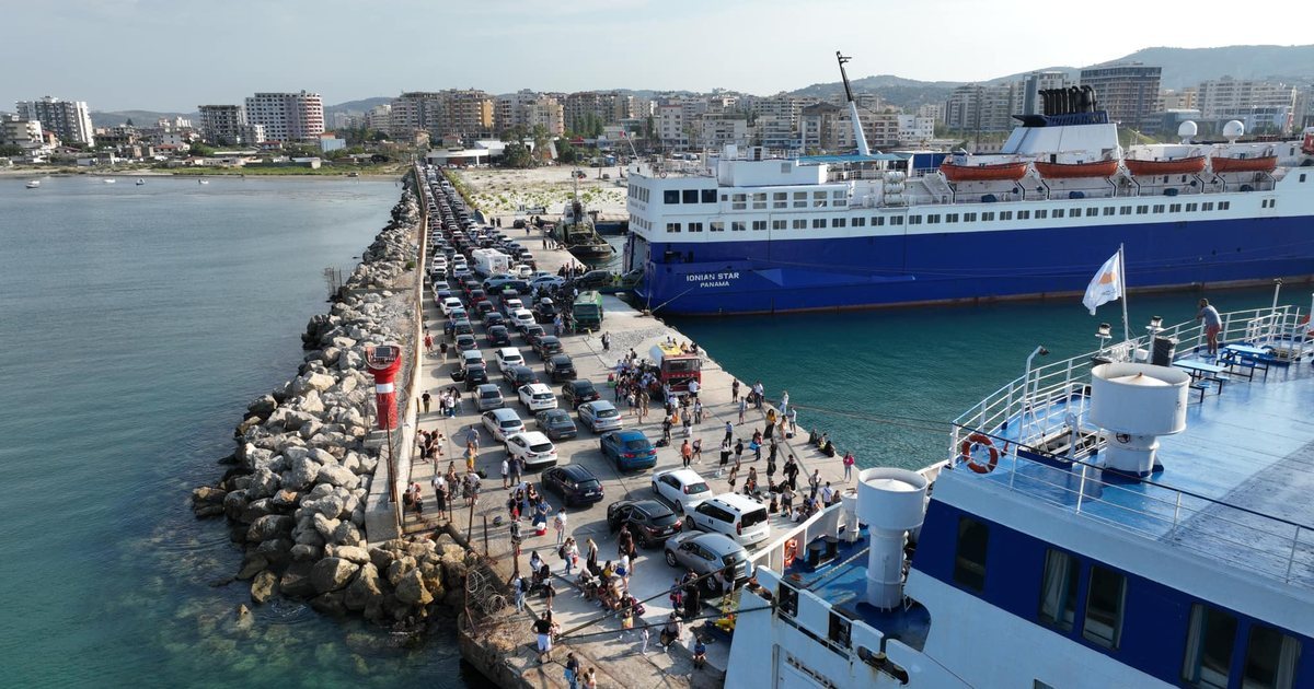 Fluks emigrantësh për festa e fundvitit në Portin e Vlorës 