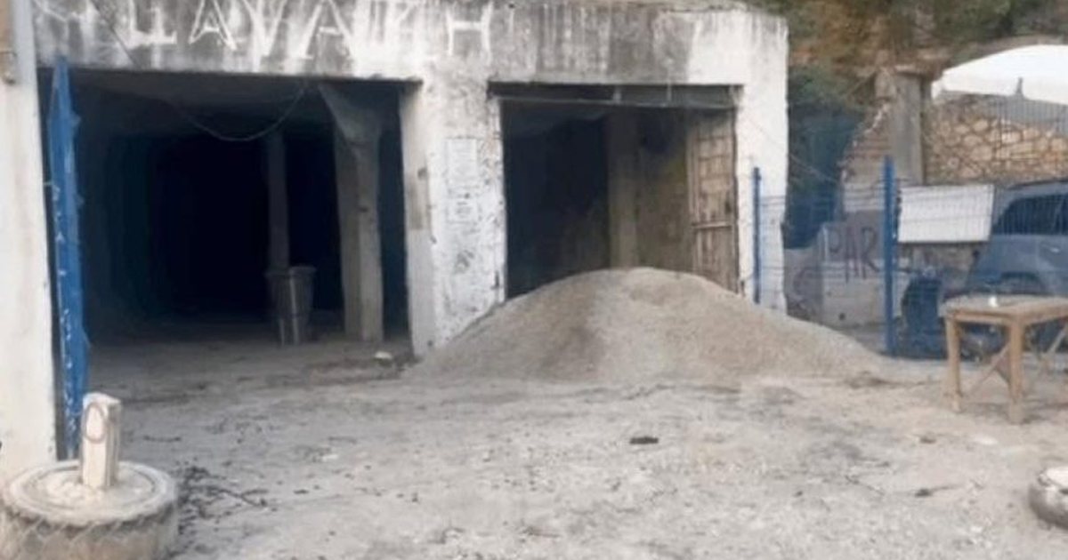  Shpella e Ciklopit në Himarë  mes filmit të Nolan dhe lavazhit të makinave 