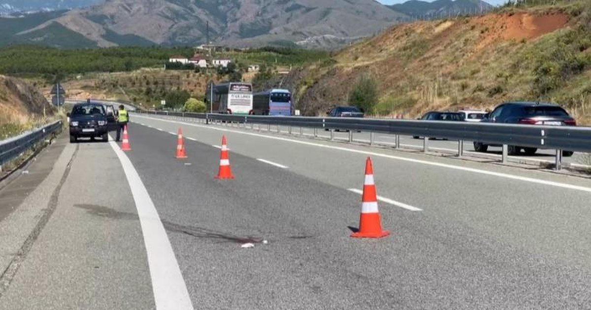 Aksident në Rrëshen  përplaset nga makina shtetasi nga Kosova  niset drejt  Traumës   EMRI 
