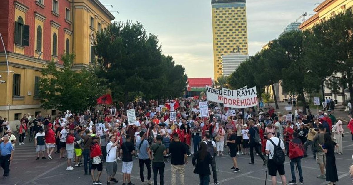  Nuk largohemi pa dorëheqjen e kryeministrit    Nis dita e 23 të e protestës në Tiranë