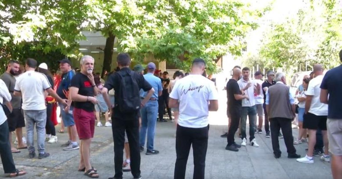 Përfundon seanca gjyqësore për 21 protestuesit  pritet vendimi i gjykatës  Për Altin Hilën prokuroria kërkon arrest shtëpie
