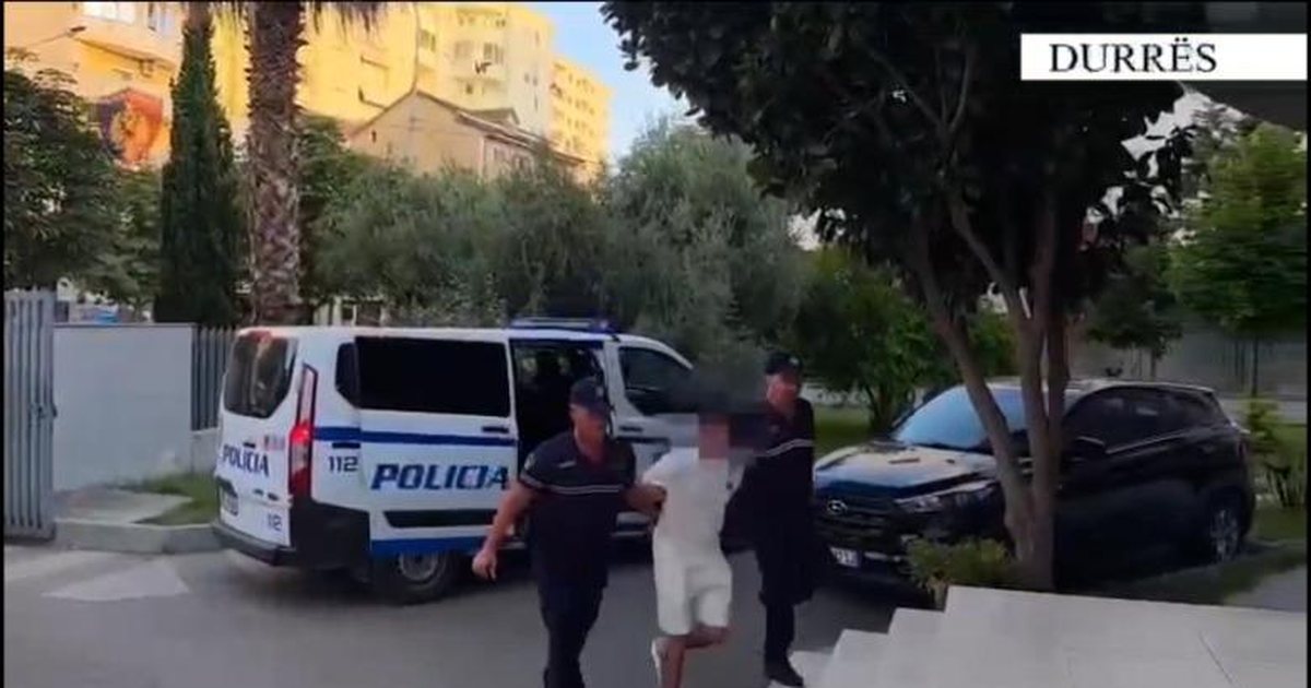 Zbulohet një bazë armatimi në Durrës  dyshohet se u shërbente grupeve kriminale  Arrestohet 20 vjeçari