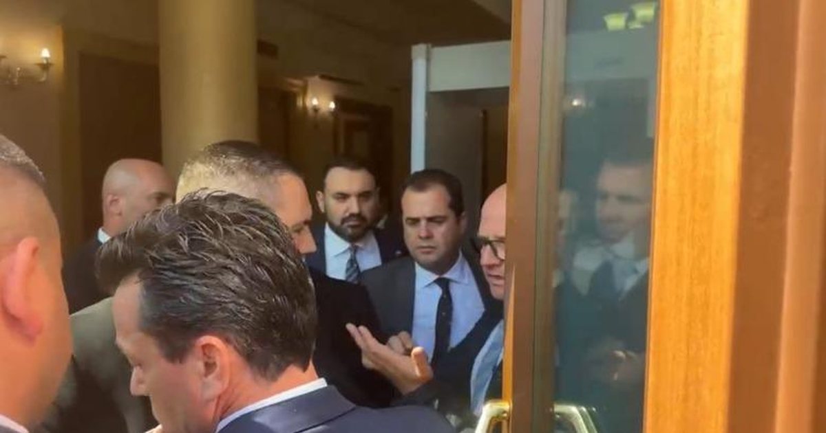 U përjashtua nga Kuvendi  Shehaj nuk lejohet të futet në sallë nga Garda