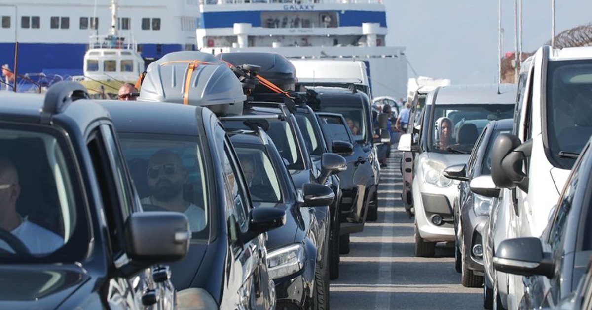 Makthi i trafikut  që përndjek sezonin turistik në Shqipëri