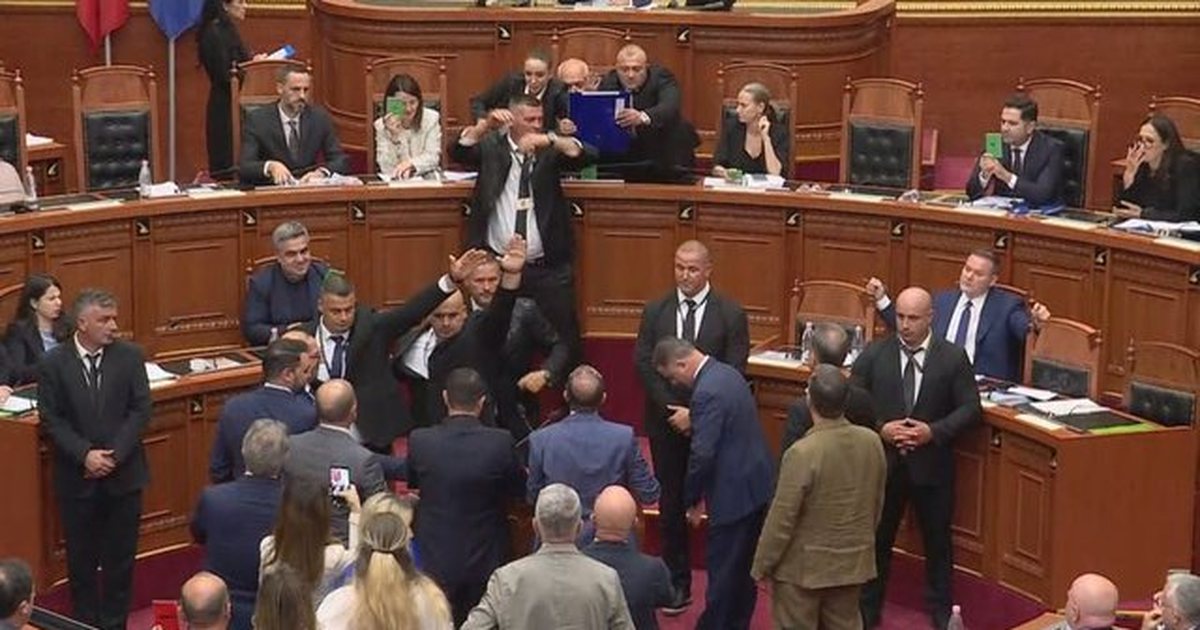 Video lajm  Hodhi ujë drejt Ramës  përjashtohet Gazment Bardhi 