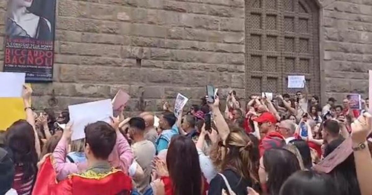 Shqiptarët në Firence të Italisë iu bashkohen protestave që po mbahen në diasporë