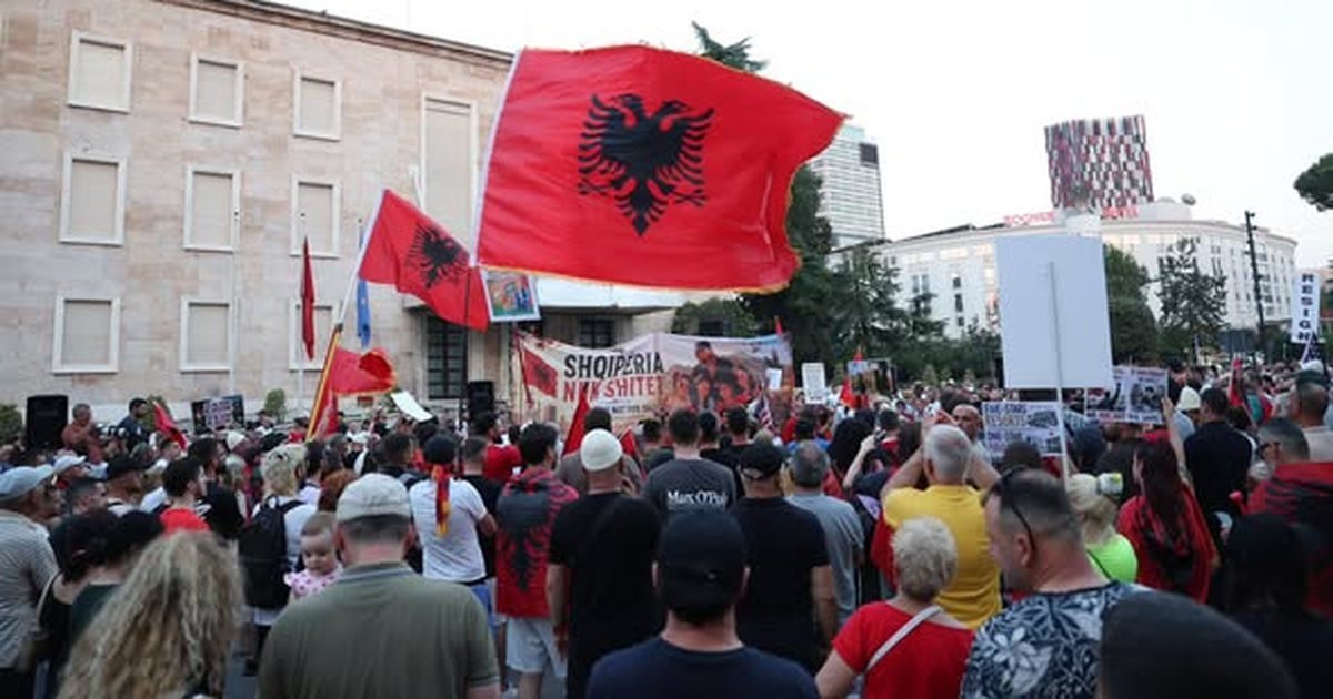Dhunohet tek dhomat e sigurisë i arrestuari protestës  Niko Çarkaj