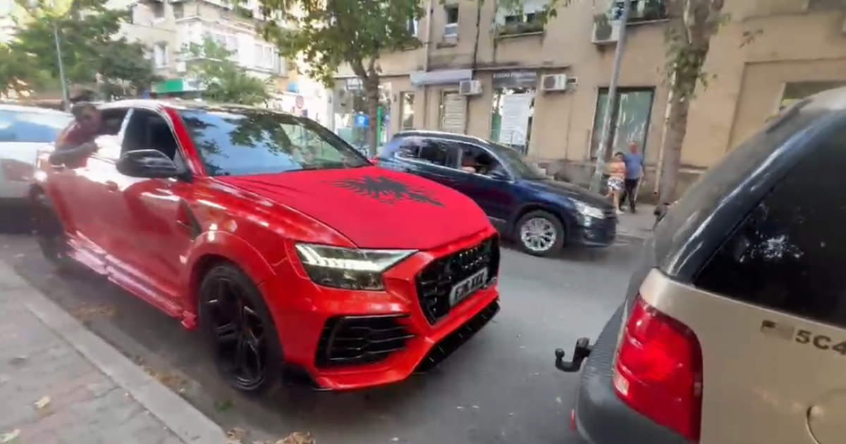 VIDEO   Lironi çunat    Autokolona nga diaspora  protestë para Komisariatit nr 3