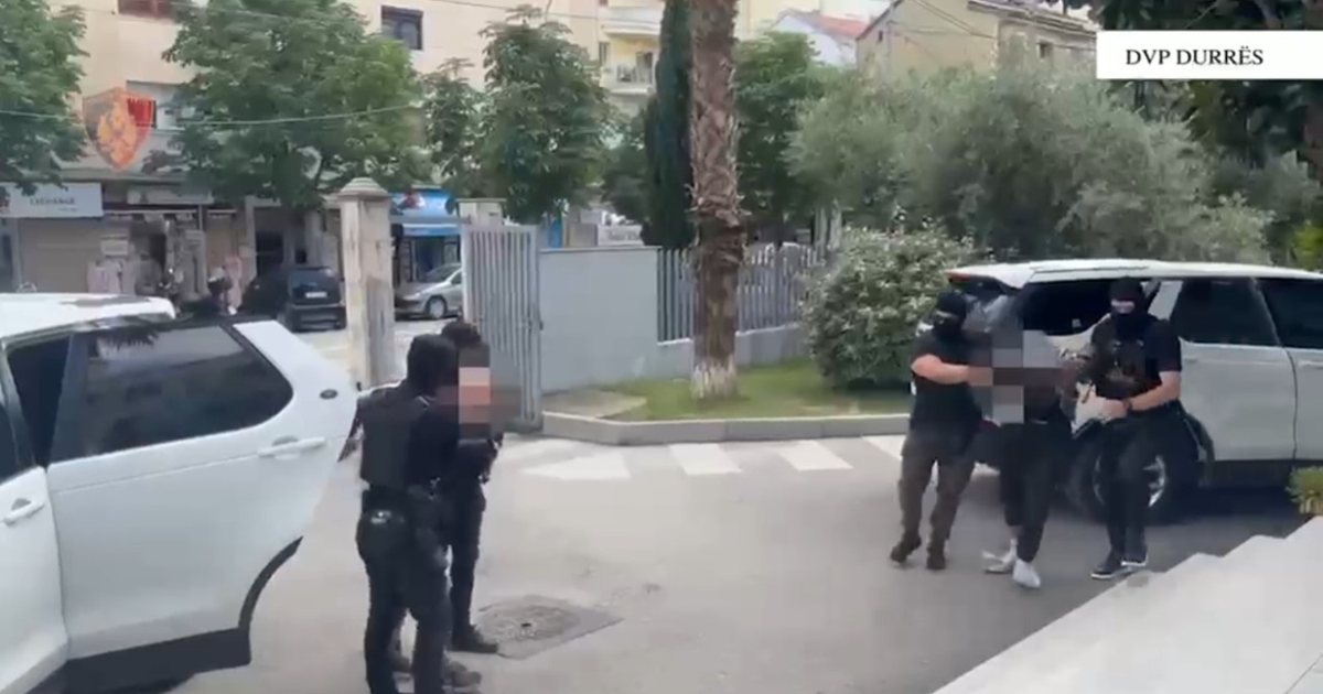 Emrat  Armë zjarri  granata dhe drogë  tre të arrestuar në Durrës 