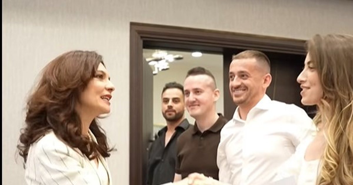  E ardhmja  e atyre që guxojnë    Elisa Spiropali flet për  shqiptarin e ri   Kombi ynë ka pritur me shekuj  por vetëm sot ka guximin ta kërkojë