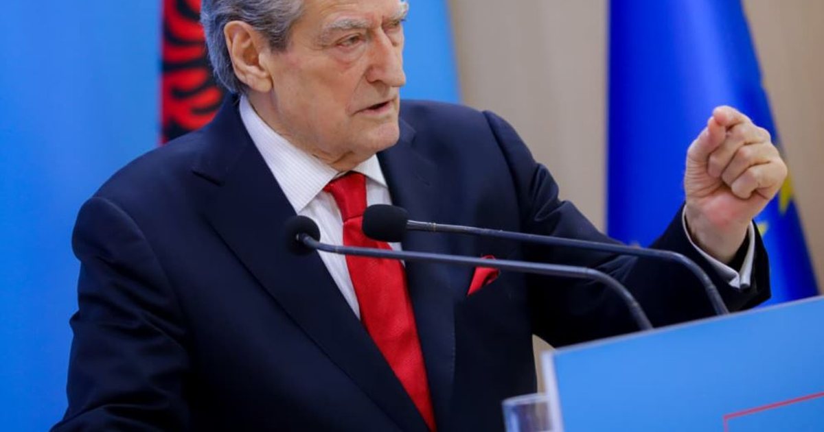 Drejtori i komunikimit në PD  Berishës i është komunikuar nga DASH  se i kanë hequr non grata n  E morën në telefon dhe i dërguan dhe një letër