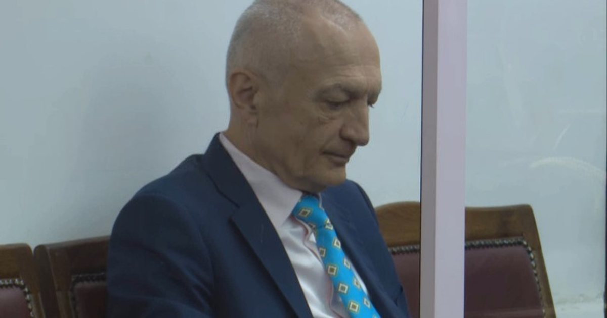  Banoj te 313 ta  jam beqar   Meta në GJKKO  Më jepni materialet hetimore  Nuk mund të përdor USB në qeli