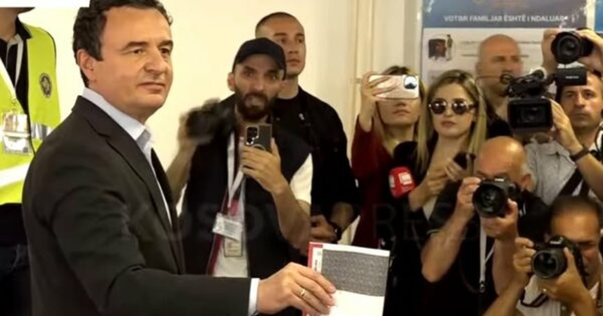 Albin Kurti hedh votën dhe u bën apel qytetarëve  Sot vendosin ata që votojnë