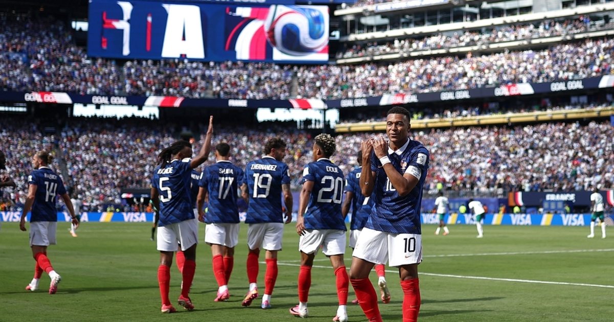 Franca tregon forcën në Botëror  Mbappe shkruan historinë