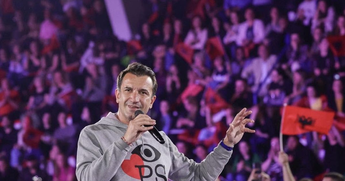 veliaj-uron-nga-burgu-35-vjetorin-e-ps-se-gezuar-ditelindjen-e-35-te-gjithe-familjes-socialiste