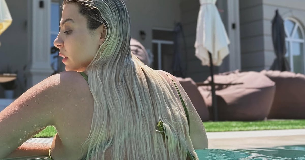 Rike Roçi  ndez  rrjetin me fotot HOT nga pishina  shfaqet më provokuese se kurrë 