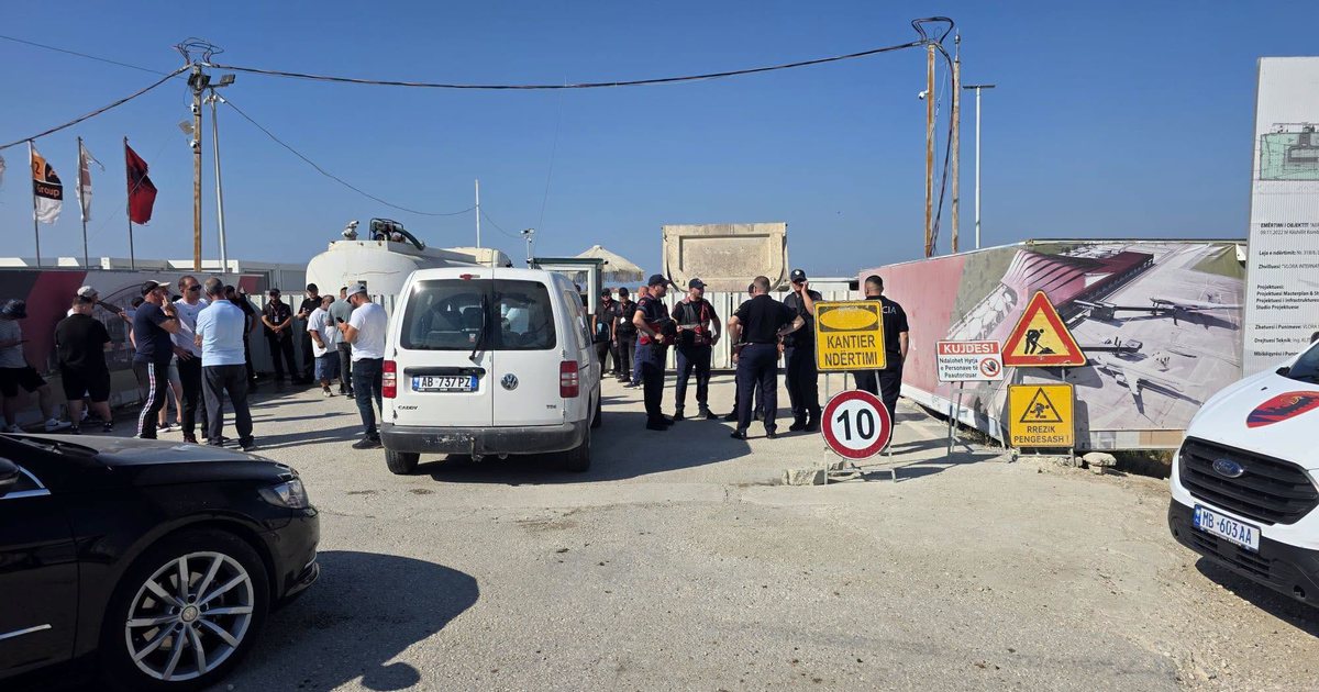 Tensionet në Vlorë  Behgjet Pacolli  Problemi nuk është më aeroporti  por vetë shteti