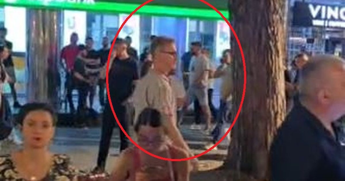 Ambasadori i BE  Silvio Gonzato në protestën qytetare para Kryeministrisë  VIDEO 
