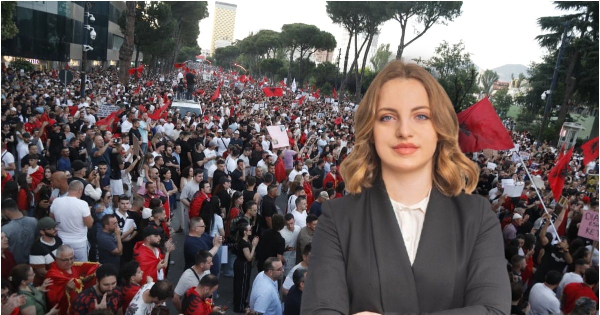  Ju erdhi fundi    Protestuesit entuziastë pas lajmit se deputetja socialiste u largua nga PS  Do bien një nga një si gurë dominoje