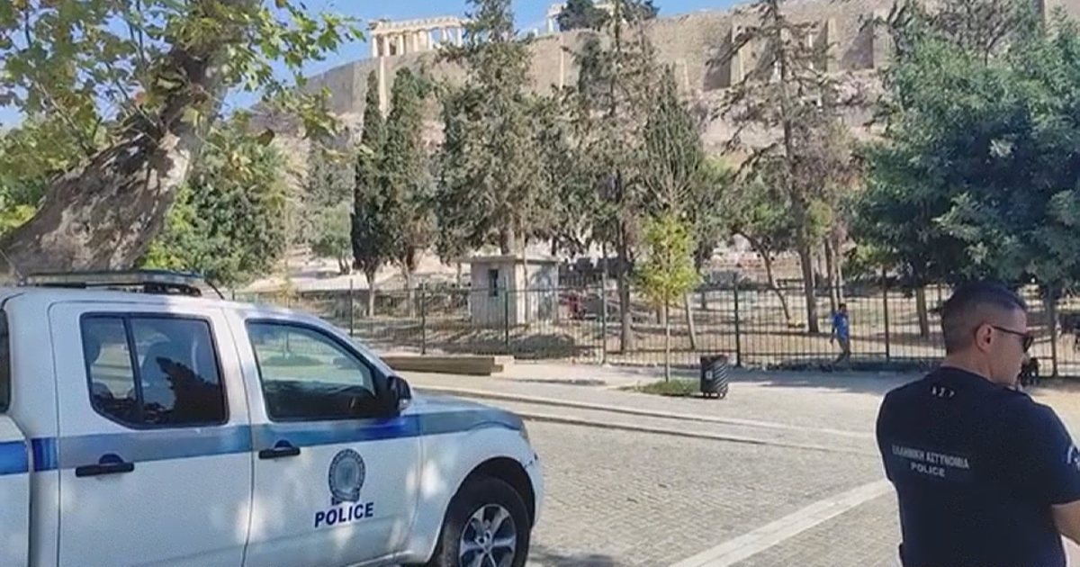 Tmerr në Athinë  Çifti greko amerikan sulmohet me thikë