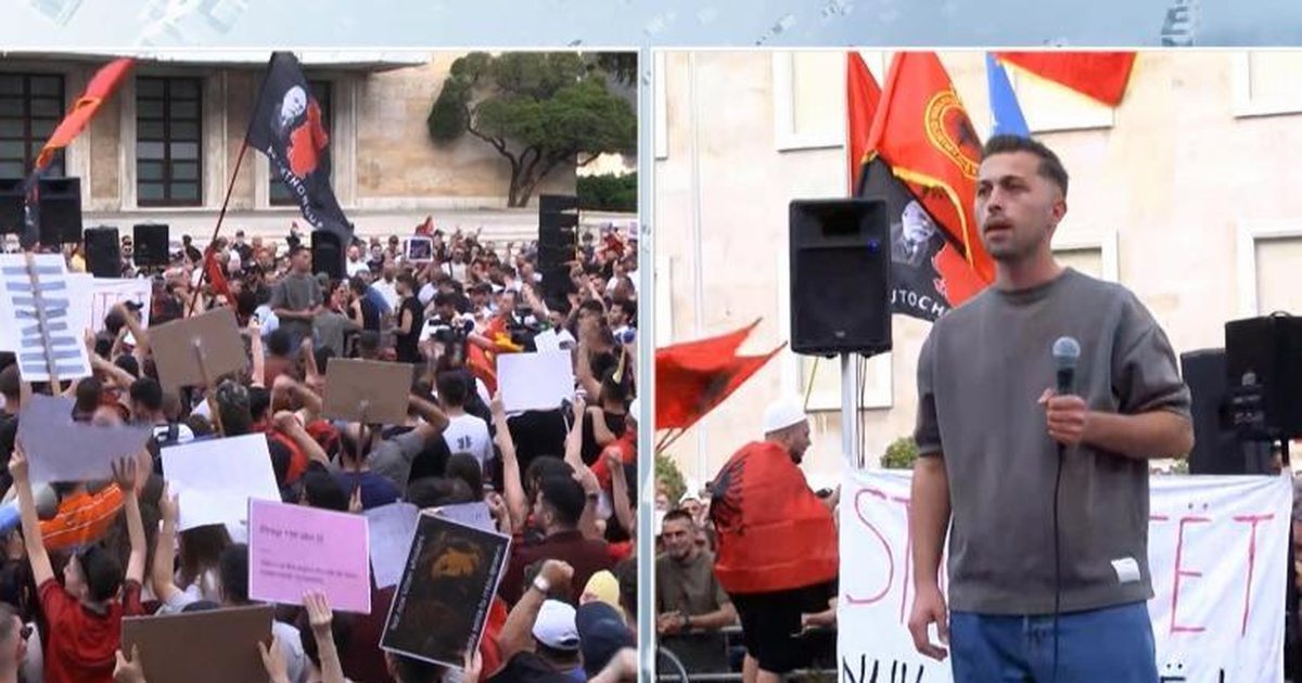 Protestuesi nga Prishtina  Kosova është me nënën Shqipëri  mos u dorëzoni