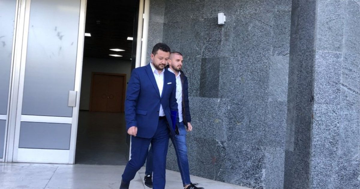  Mbarova punë me b  tënde në mendje   I kërkoi favore seksuale qytetares  ILD  Të shkarkohet anëtari i KLP Olger Eminaj