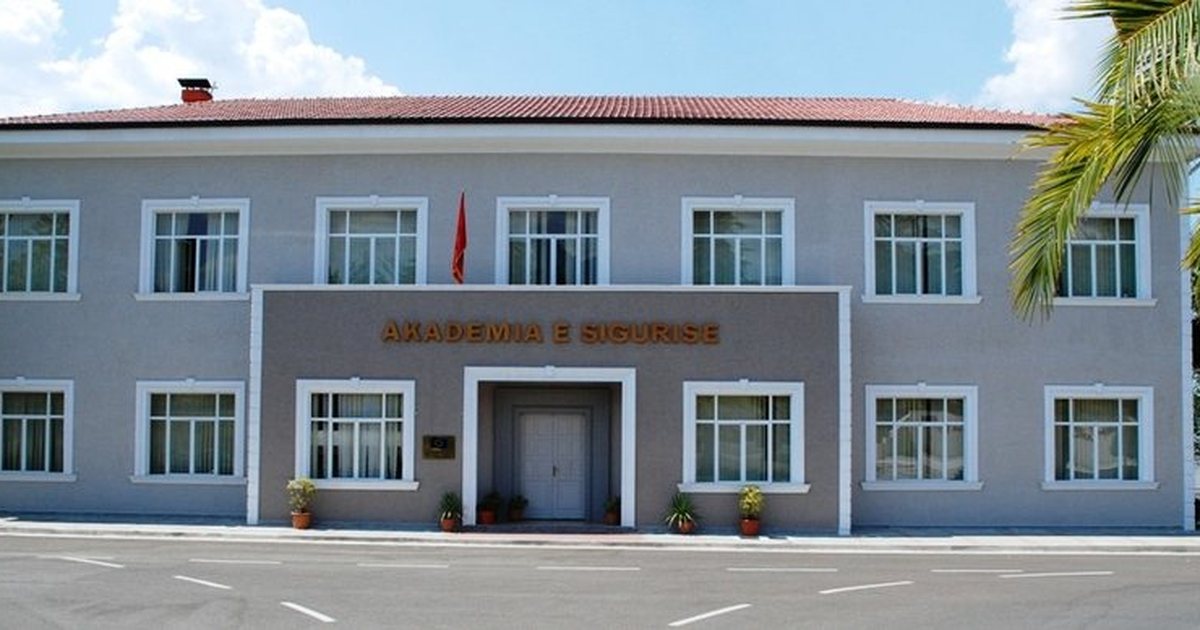 Helmohen sërish kursantët e Akademisë së Sigurisë  30 persona përfundojnë në spital